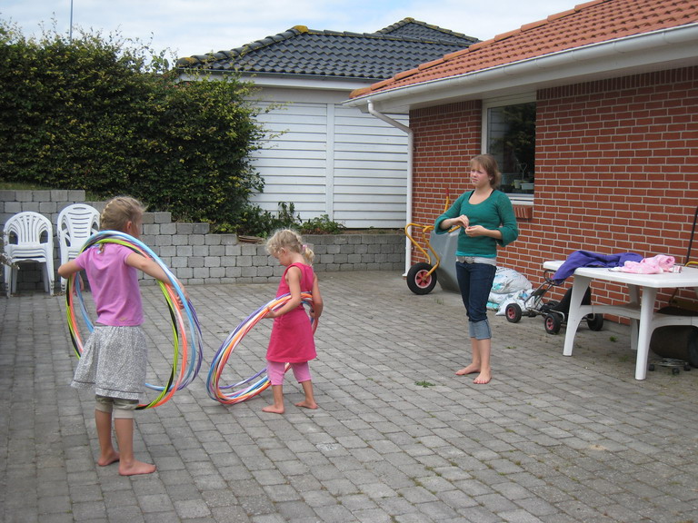 Lisa, Andrea og Sisse med hula-hop ringe